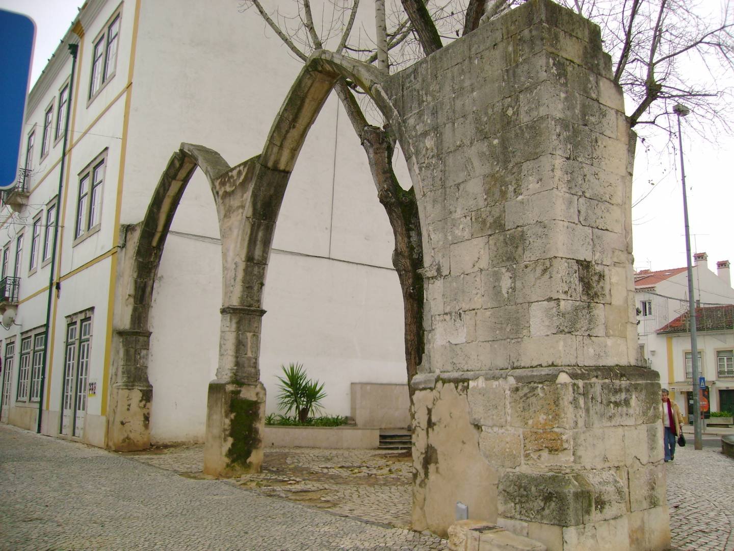 Los Estaus consistían en dos edificios distintos e idénticos, uno frente al otro y frente a la calle.