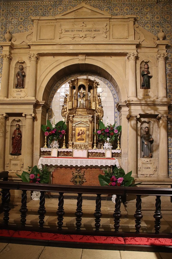 Retablo renacentista dedicado al Santísimo Sacramento y con los cuatro Evangelistas