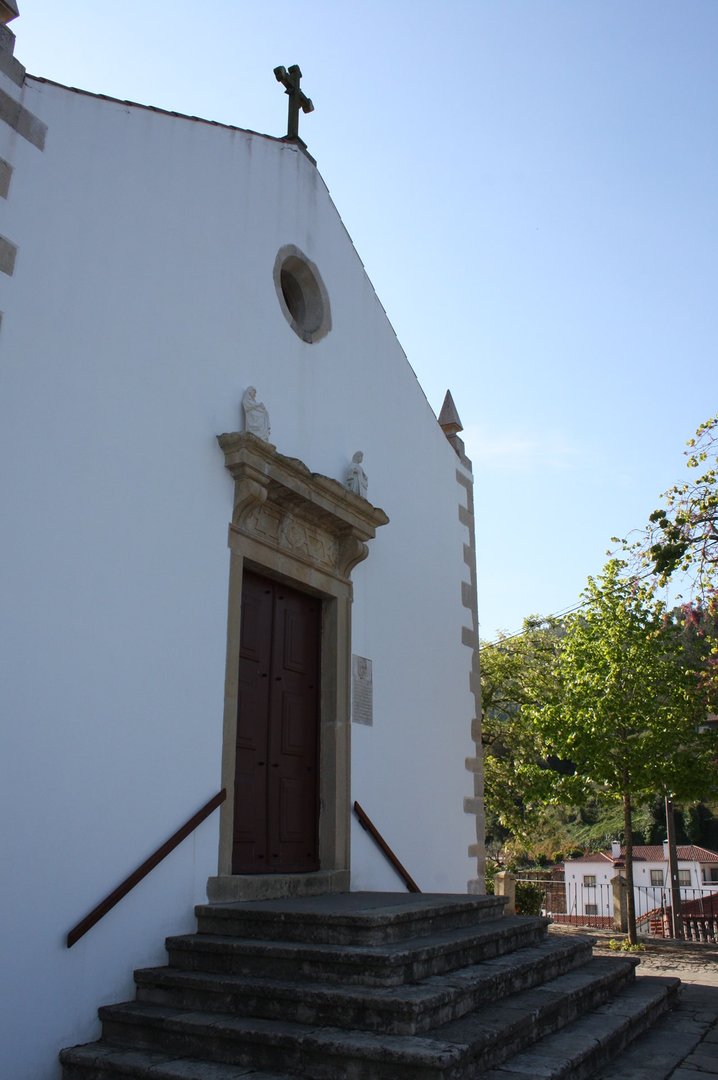 Façade principale de l'église Vierge de Pranto