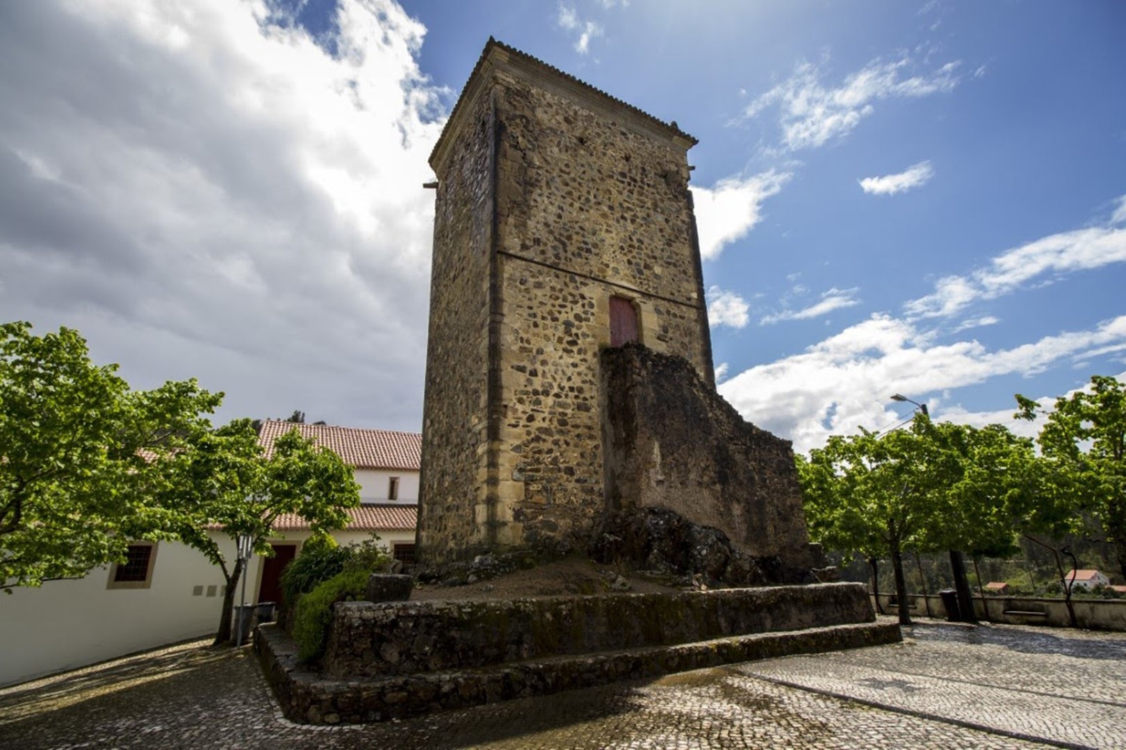 Tour templière dans le cimetière du Sanctuaire de Vierge de Pranto