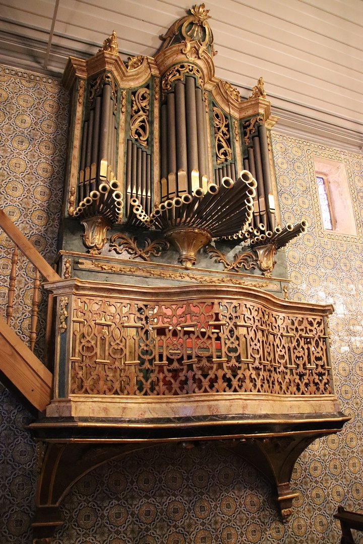 Orgue à tuyaux avec balcon de la seconde moitié du 18e siècl