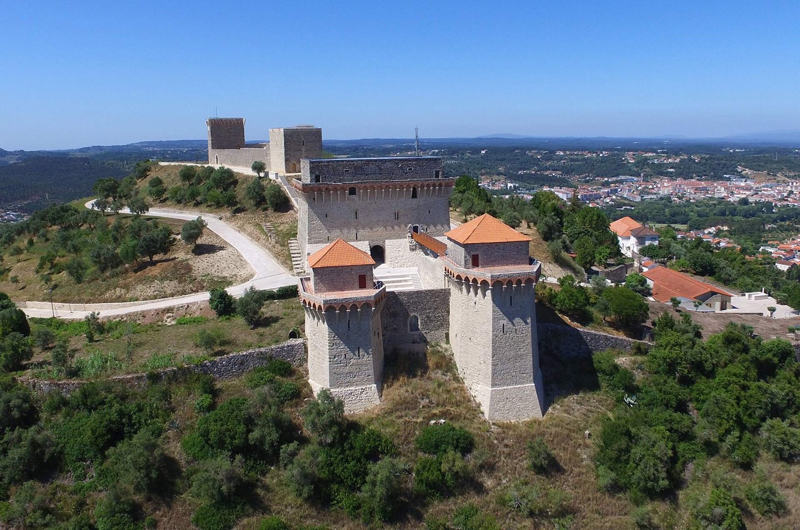 Castillo y Palacio de los Condes de Ourém