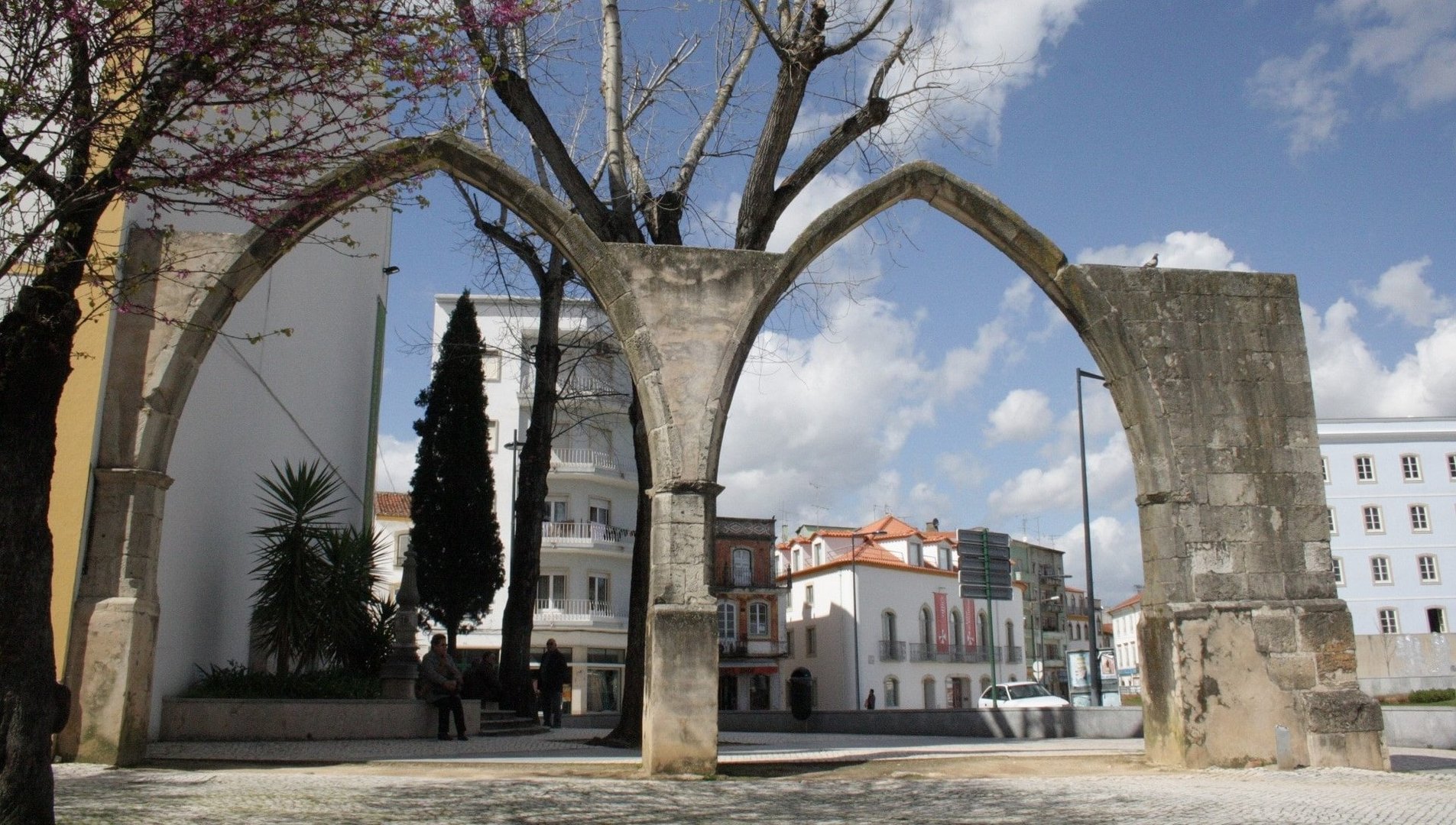 Foram mandados construir pelo Infante D. Henrique no primeiro quartel do século XV.