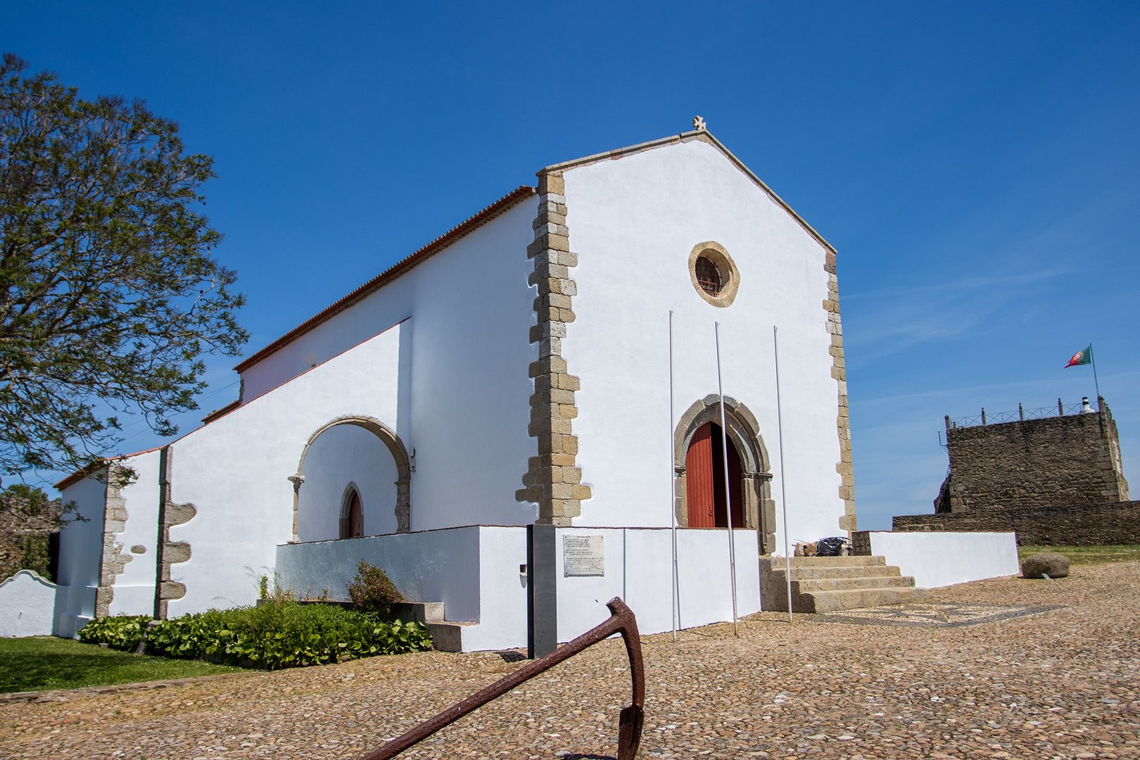 Main entrance to the Church of Santa Maria do Castelo/  Pantheon of the Almeida family