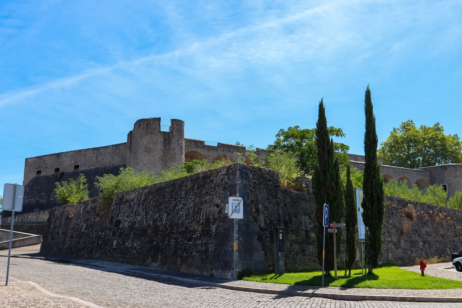 Zona avanzada de la fortaleza, junto a la Plaza “Praça D. Francisco Almeida”, antigua "Parada Abel Hipólito"