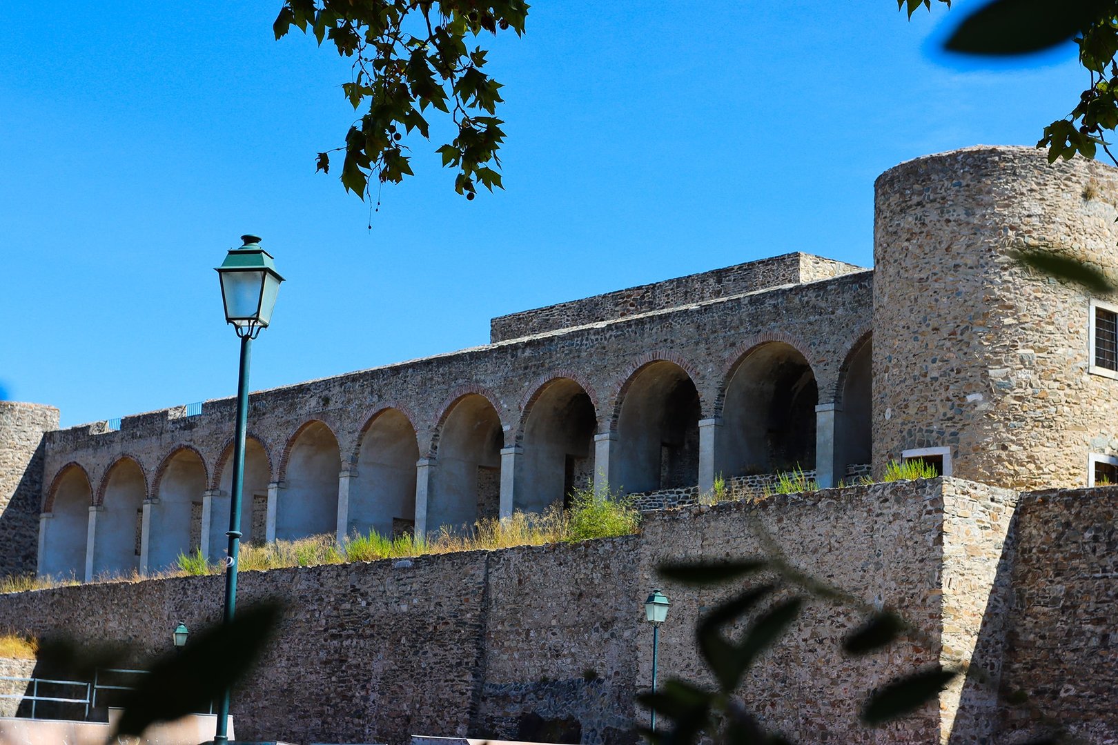 Pormenor das arcadas que embelezavam a Fortaleza de Abrantes