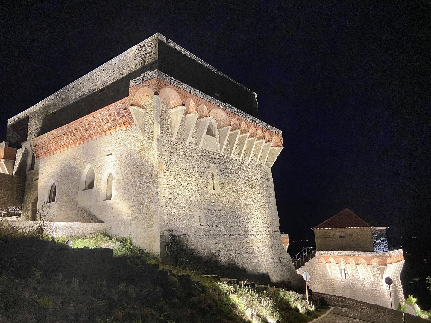 Castillo y Palacio de los Condes de Ourém