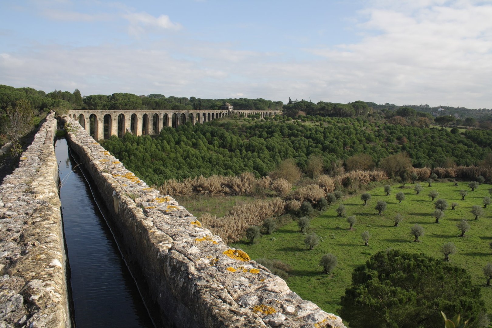 In 1616, the work was completed under the direction of architect Diogo Marques Lucas