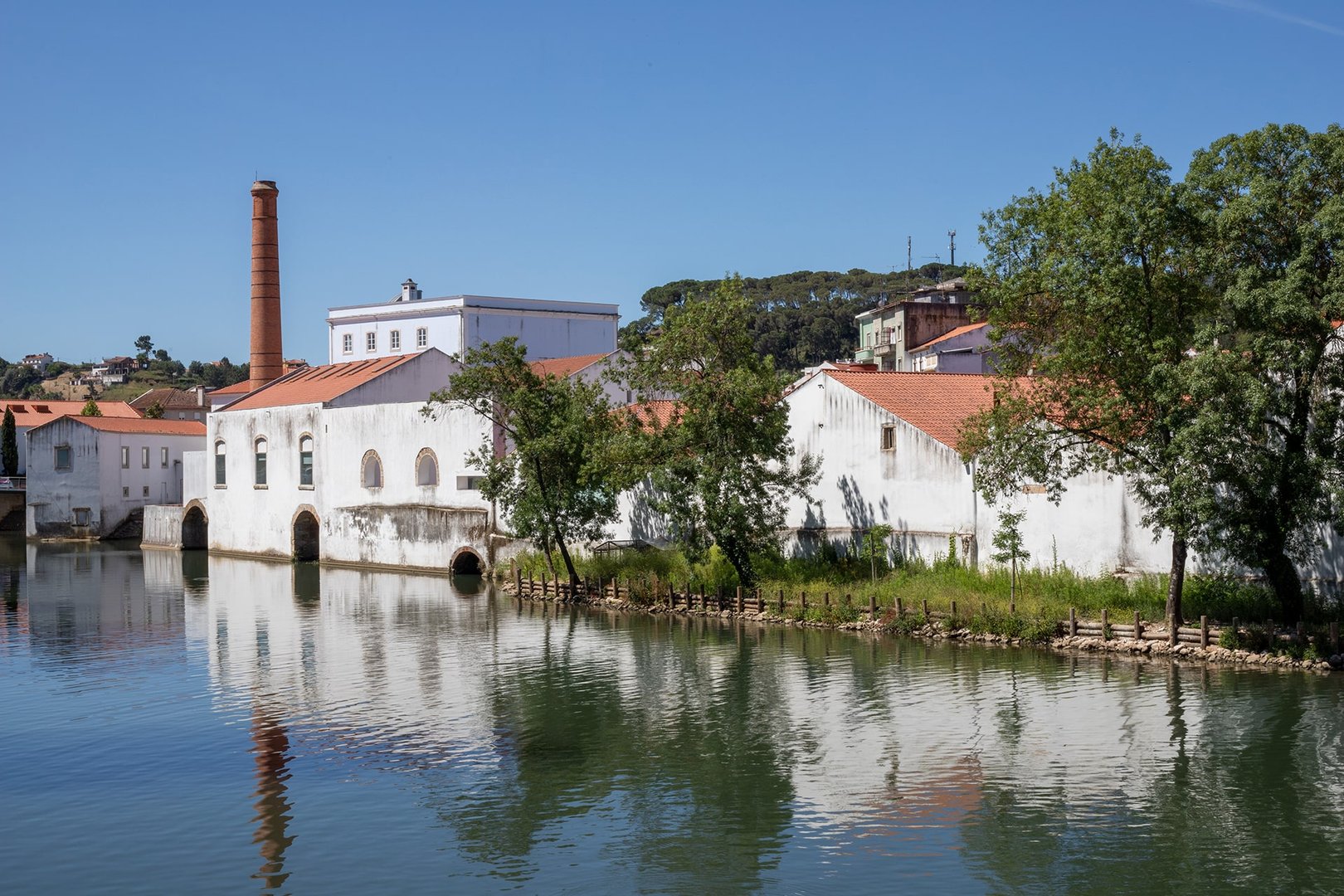 Complejo Cultural de Levada - Formado por edificios de antiguos molinos y almazaras, dos antiguas fábricas de molienda y una central eléctrica.