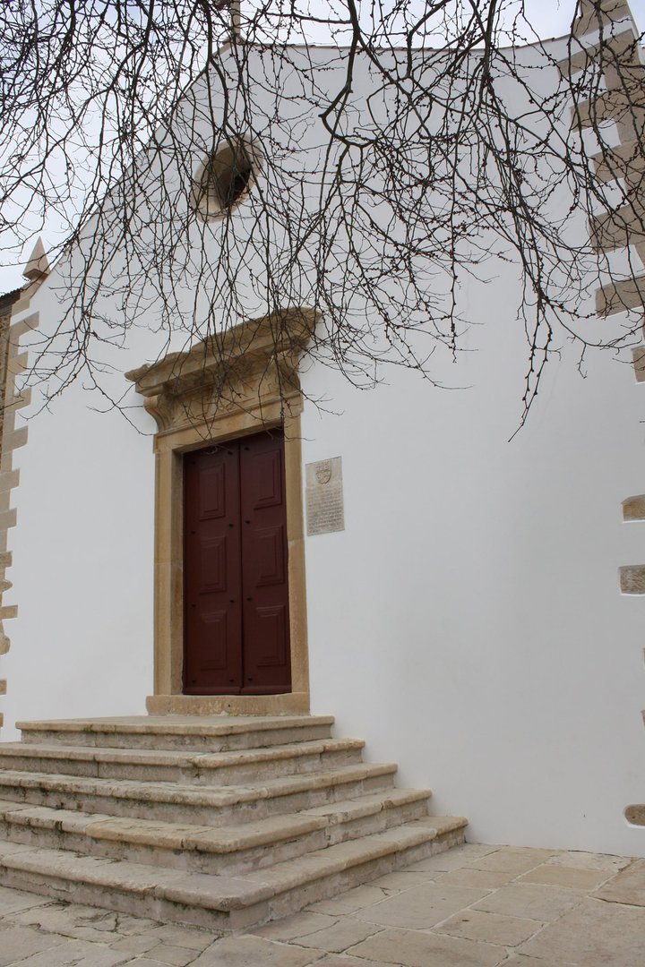 Entrada principal da Igreja de Nossa Senhora do Pranto