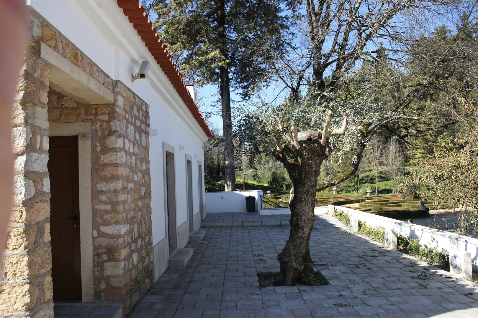 Centro de Interpretación y Sensibilización Ambiental de Tomar - Situado en el Bosque de los Siete Montes, el CISA es un espacio recreativo y educativo.