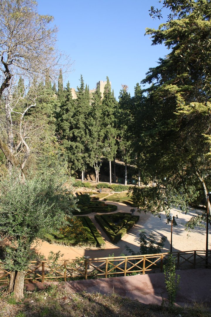 C'est ici que se côtoient les jardins de buis français, au tracé géométrique simple et régulier.